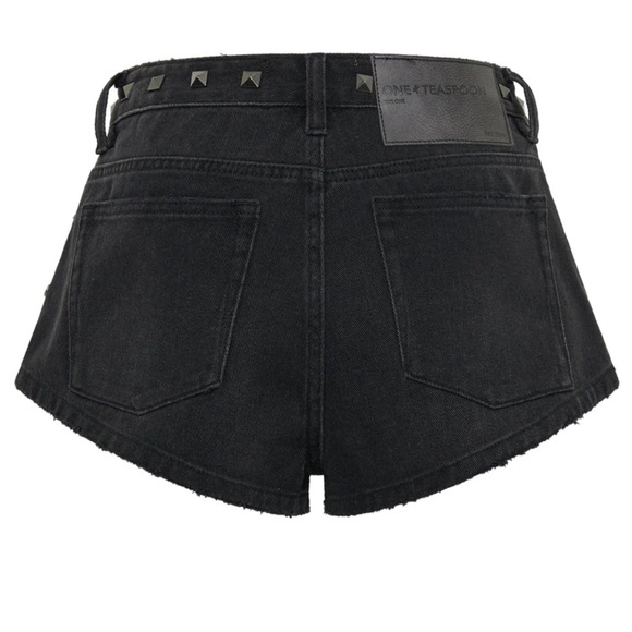 One Teaspoon Denim Studded shorts size 26. NWT - Picture 2 of 4